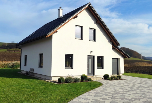rodinná dřevostavba s garáží na Vysočině